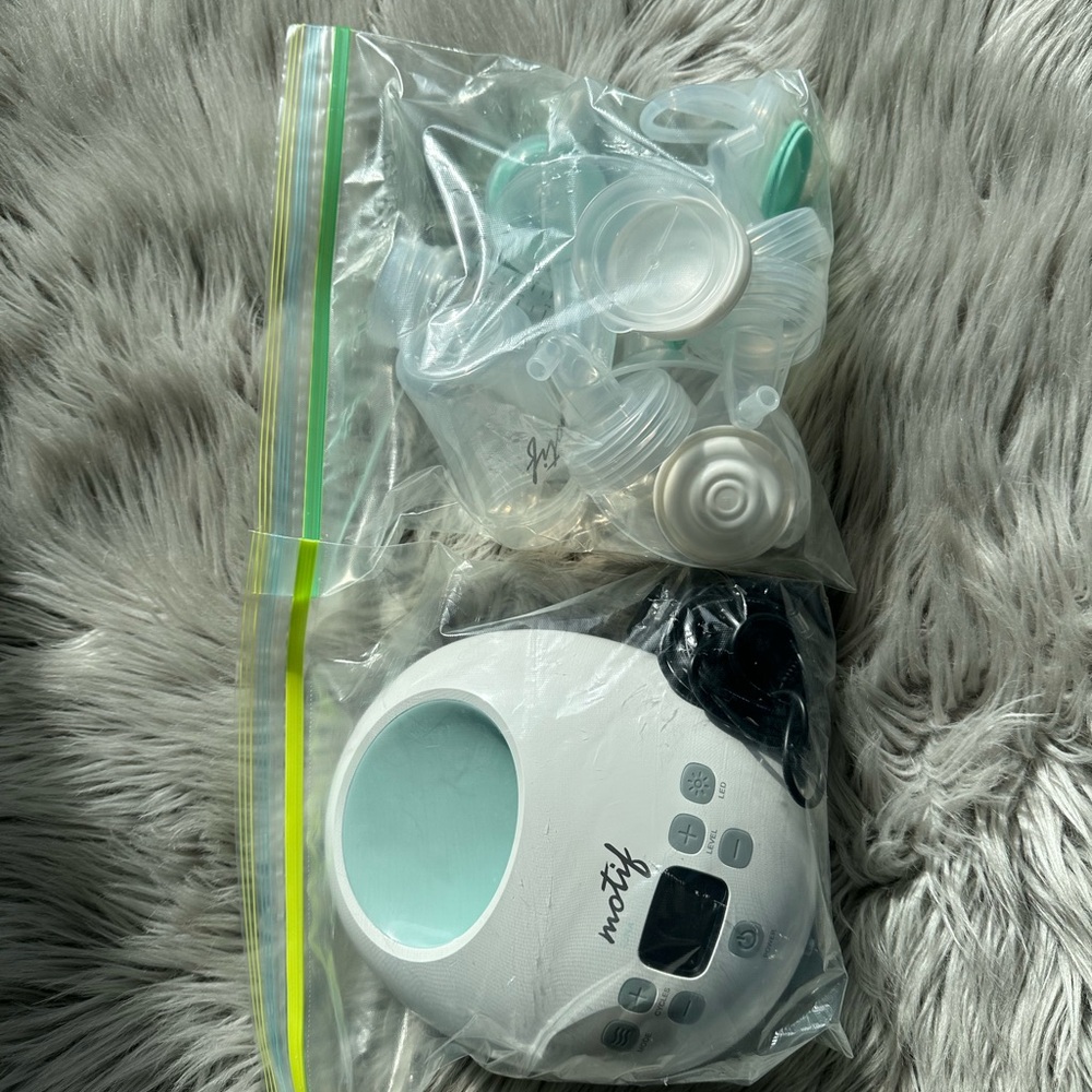 Motif Luna White & Mint Pump with Accessories